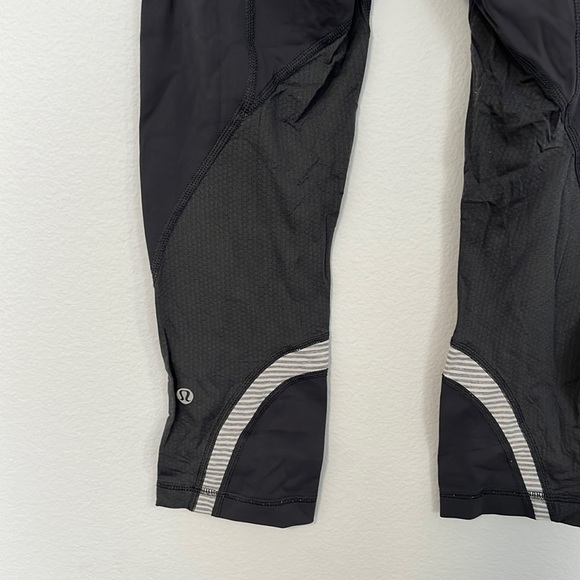 Lululemon vintage run inspire crop leggings with gray and white stripe details - Picture 7 of 8